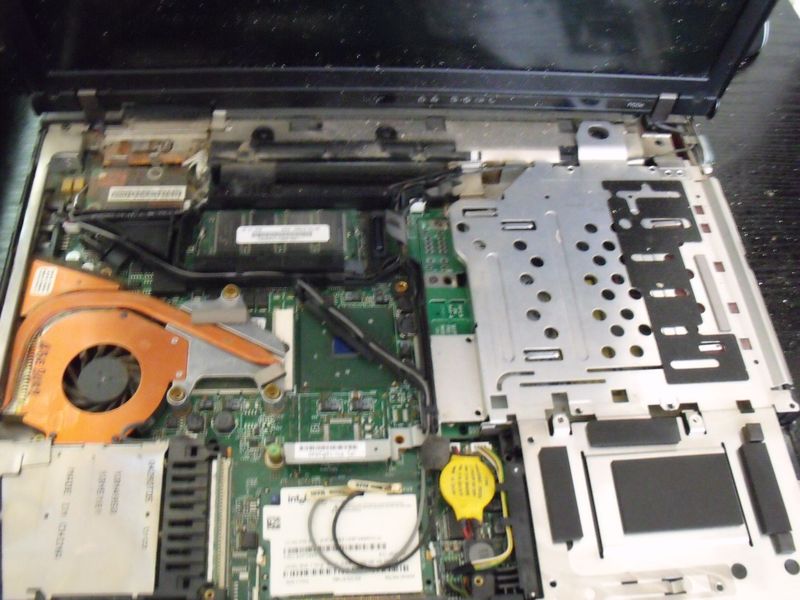 IBM R50e szétkapva