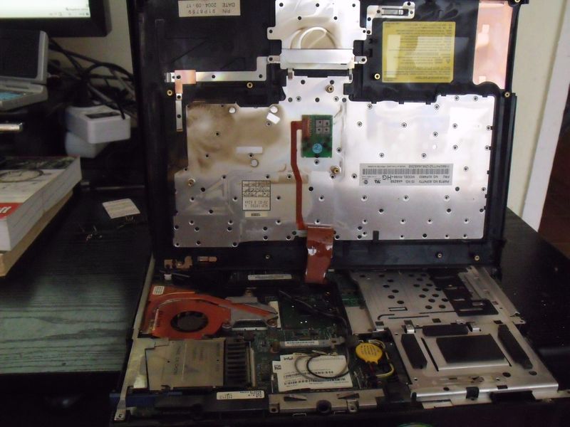 IBM R50e szétkapva